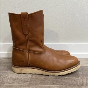 Men's Brown Leather Boots. Men’s red wing peco’s pull on 10.5.